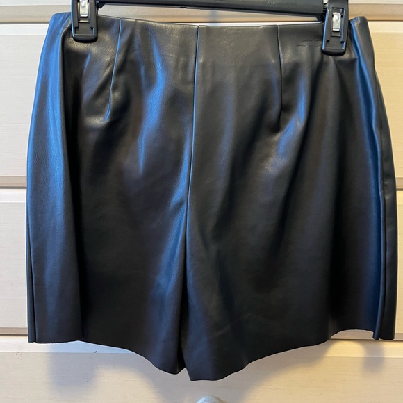 Leather skort, NWT elastic waist. Size XS- fits like a 4 black - Picture 3 of 4